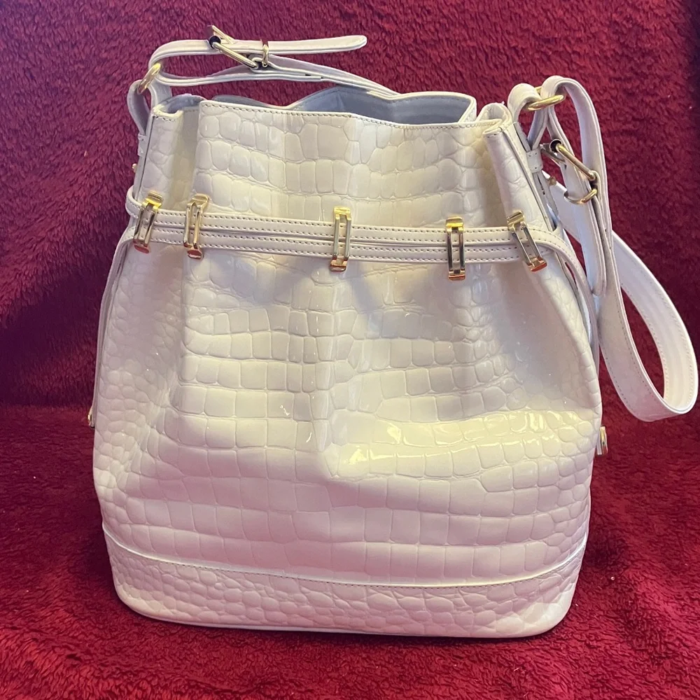 Piero Acutis Croc-Embossed White Drawstring Bucket Tote Bag w/Gold Accents